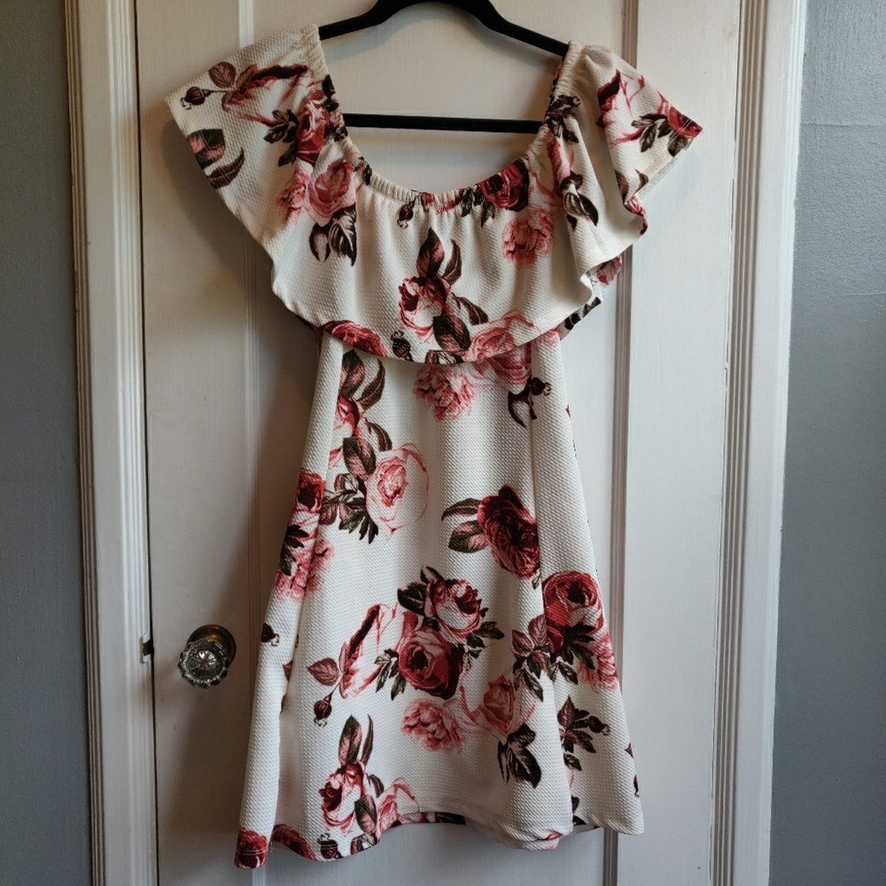 Short, Summer dress. Wear on or off the shoulder.